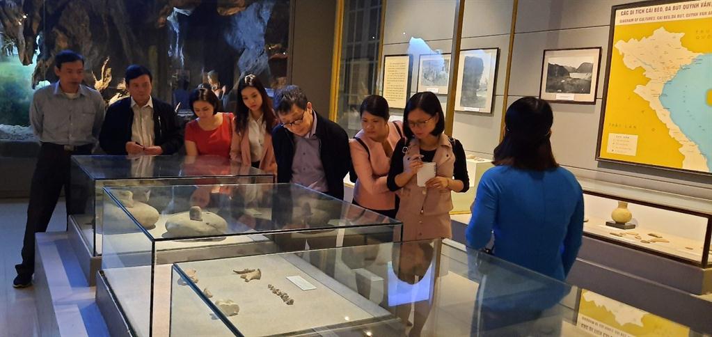Chi bộ Trung tâm Nghiên cứu Giáo dục Đại học tổ chức sinh hoạt chuyên đề Về nguồn tại Bảo tàng Lịch sử Việt Nam